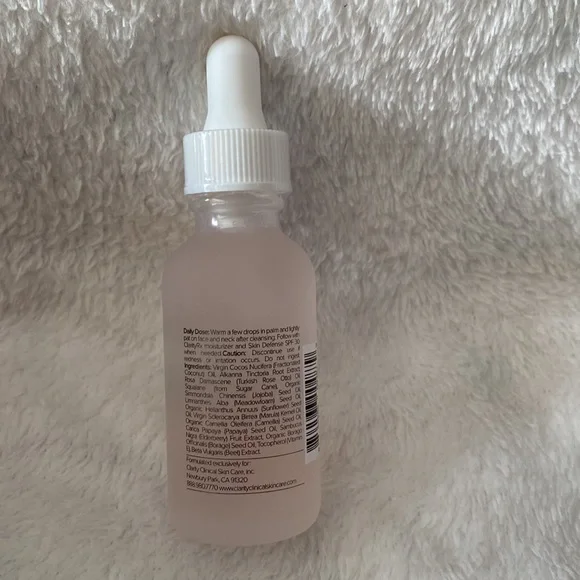 Clarity RX shimmering facial oil - Picture 3 of 4